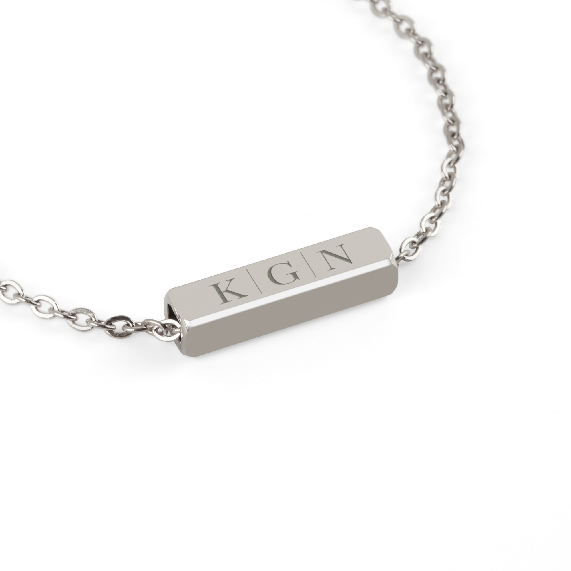 Pulseira de barra gravada personalizada com iniciais KGN em aço inoxidável prateado