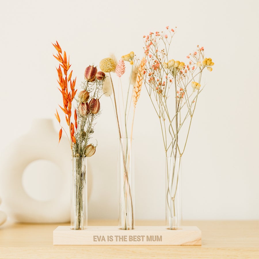 Dried flowers with personalised wooden stand Dried flowers with personalised wooden stand