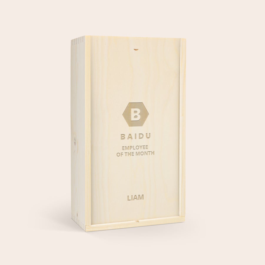 Wijn Salentein Pinot Noir & Chardonnay personaliseren Houten wijnpakket met gegraveerde wijnkist, gepersonaliseerd met logo en de tekst Baidu, Employee of the Month en Liam.