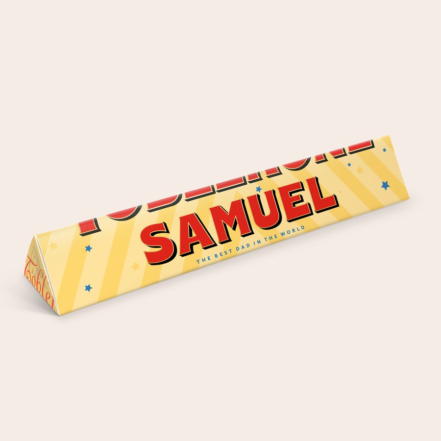 Personalizowana czekolada Toblerone dla Taty Spersonalizowana czekolada Toblerone dla Taty z imieniem Samuel i napisem The Best Dad in the World, drukowana na opakowaniu.