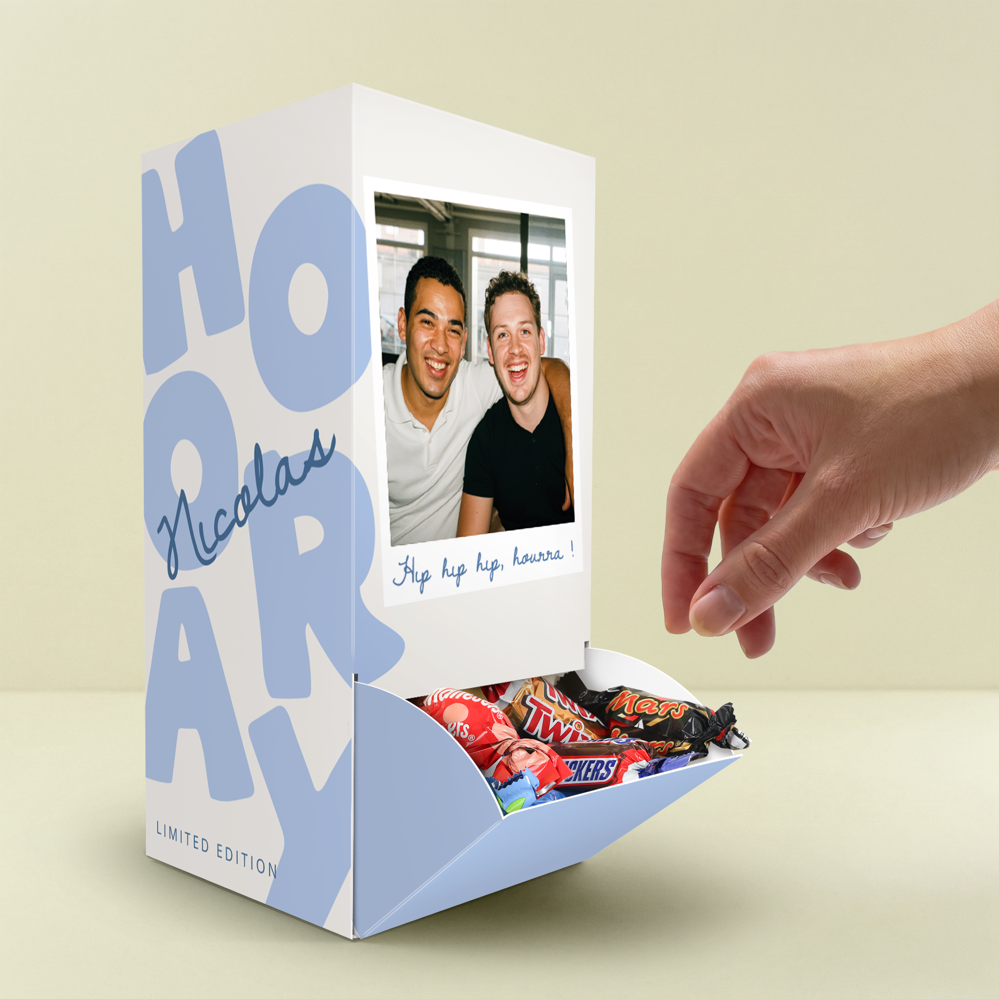 Distributeur personnalise avec Celebrations imprime avec une photo et un prenom