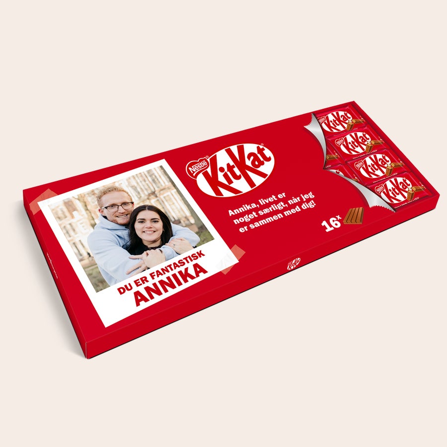 Personlig gigantisk KitKat-chokoladebar Rød personlig gigantisk KitKat-chokoladebar med trykt foto af et par, navnet Annika og en personlig hilsen
