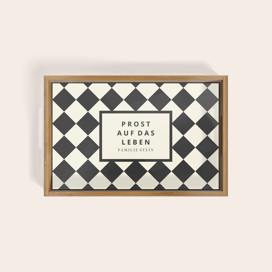 Fototablett - Rechteck - Beige - 23.5 x 37 cm Fototablett Rechteck Beige 23.5 x 37 cm, bedruckt mit "Prost auf das Leben Familie Stein" in Schachbrettmuster