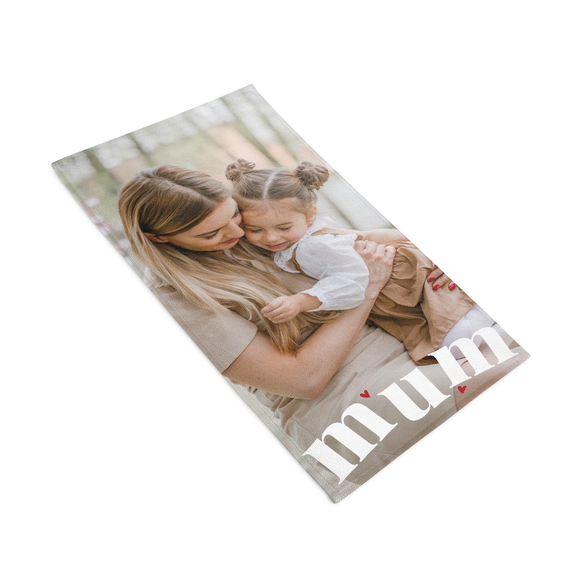 Toalla personalizada con foto de madre e hija, y el texto "mum" en blanco, ¡sorprende con una toalla totalmente personalizada!