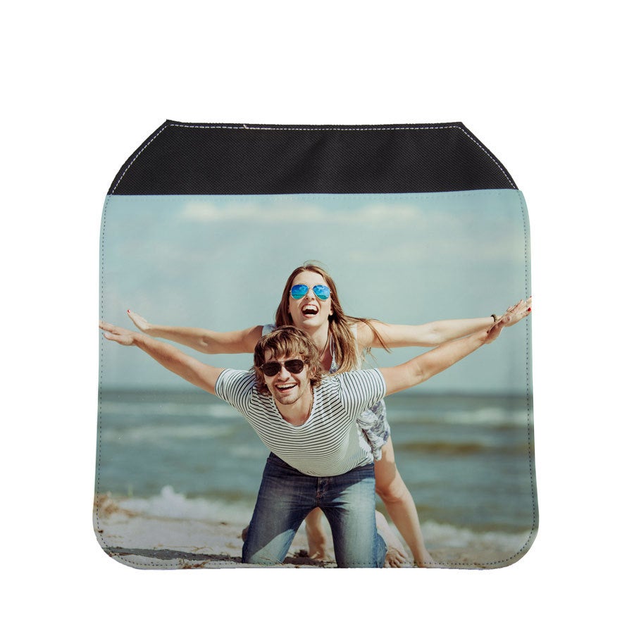 Ekstra deksel til personlig veske med trykt bilde av et smilende par på stranden.