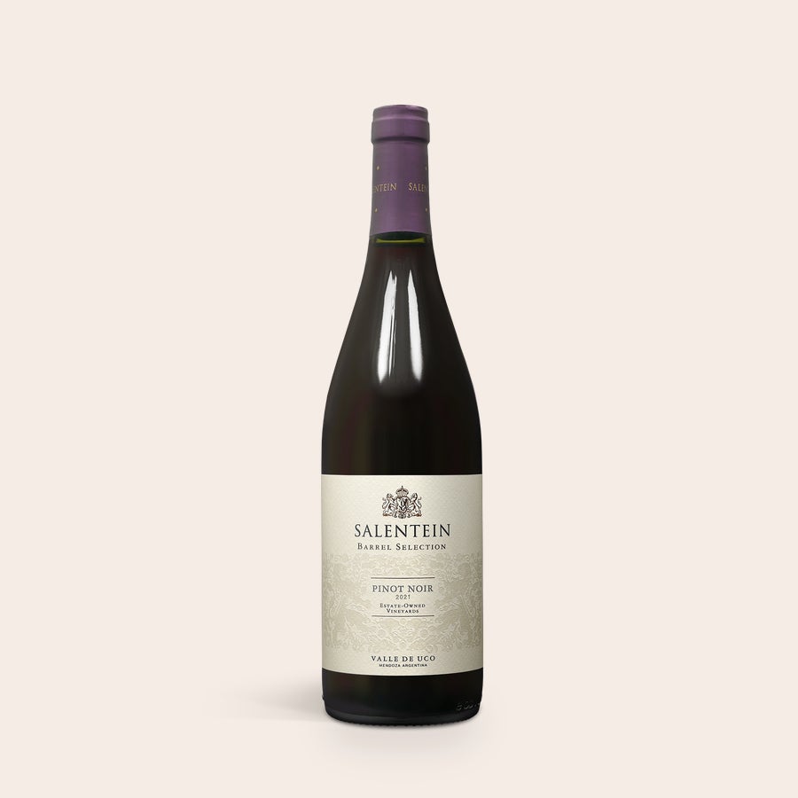 Personalised wine gift - Salentein - Pinot Noir - Engraved wooden case A single bottle of Salentein Pinot Noir 2021 wine, featuring a purple foil top and a light-colored label with a coat of arms logo and black text.