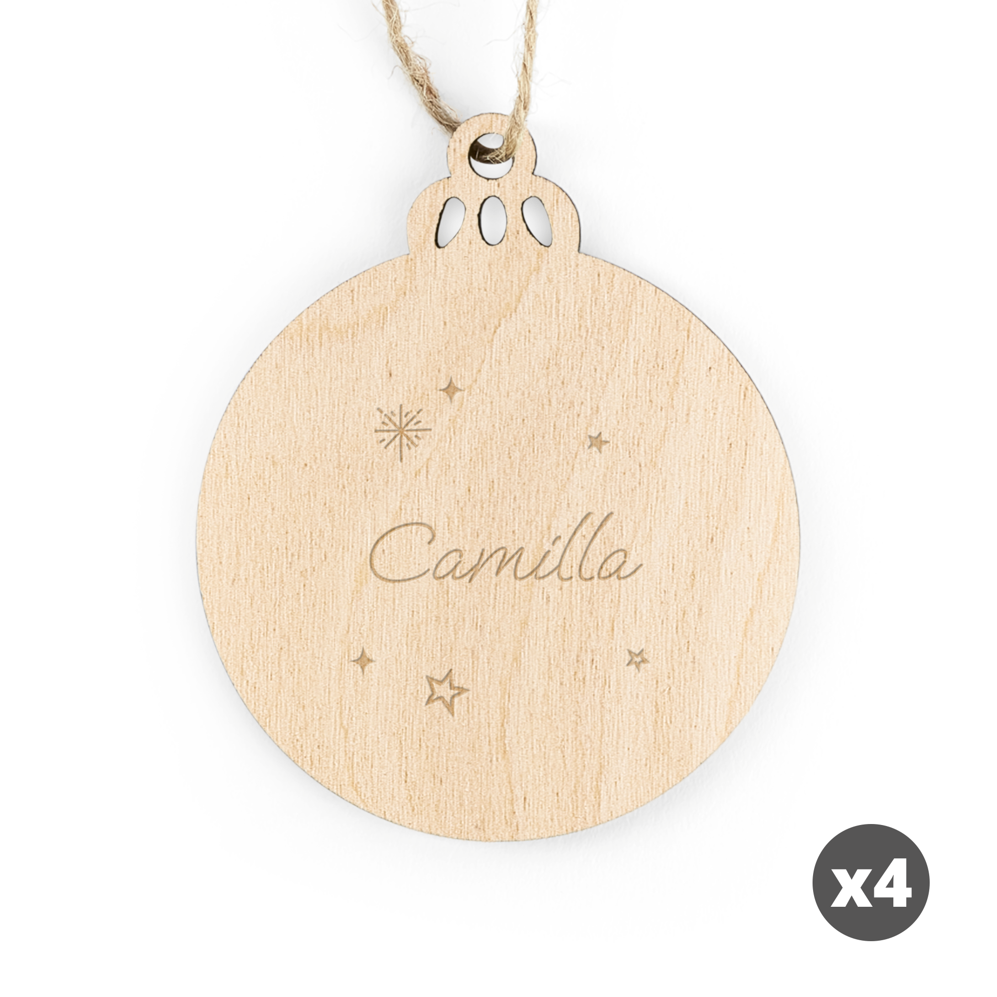 Julesirkel-dekorasjon i tre, gravert med navnet Camilla og stjerner for personlige julegaver.