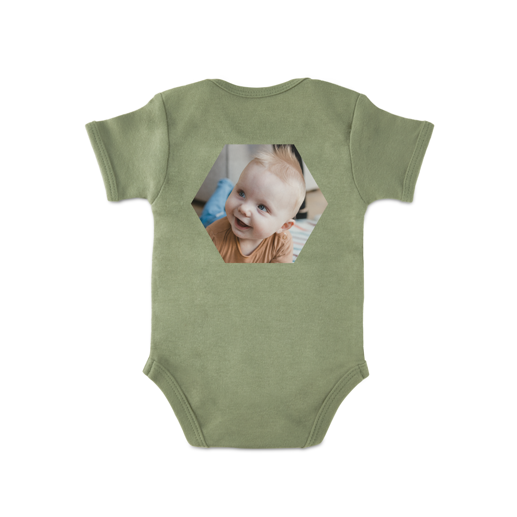 Body de bebé personalizado verde oliva con foto hexagonal de un bebé sonriendo, ideal para nuevos padres.