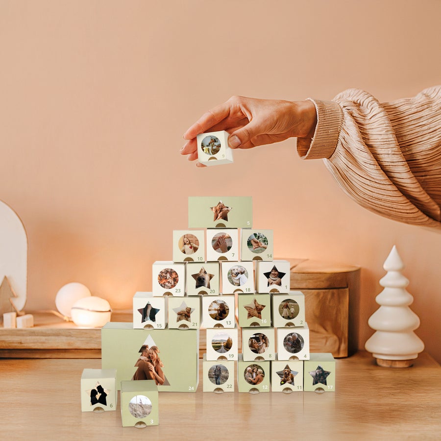 Personalizovaný adventný kalendár svojpomocne - S - 19 x 22 x 4,1 cm Personalizovaný adventný kalendár svojpomocne - S - 19 x 22 x 4,1 cm