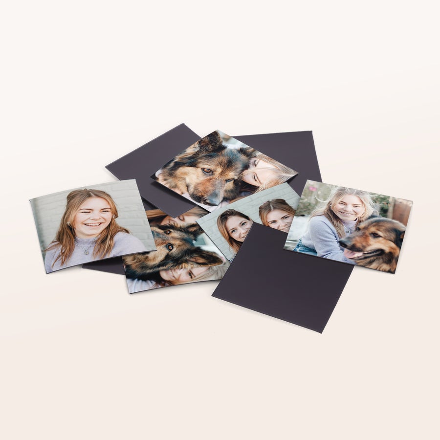 Folha de ímanes Ímanes quadrados personalizados com fotos de pessoas e um cão, ideais para surpreender com design próprio