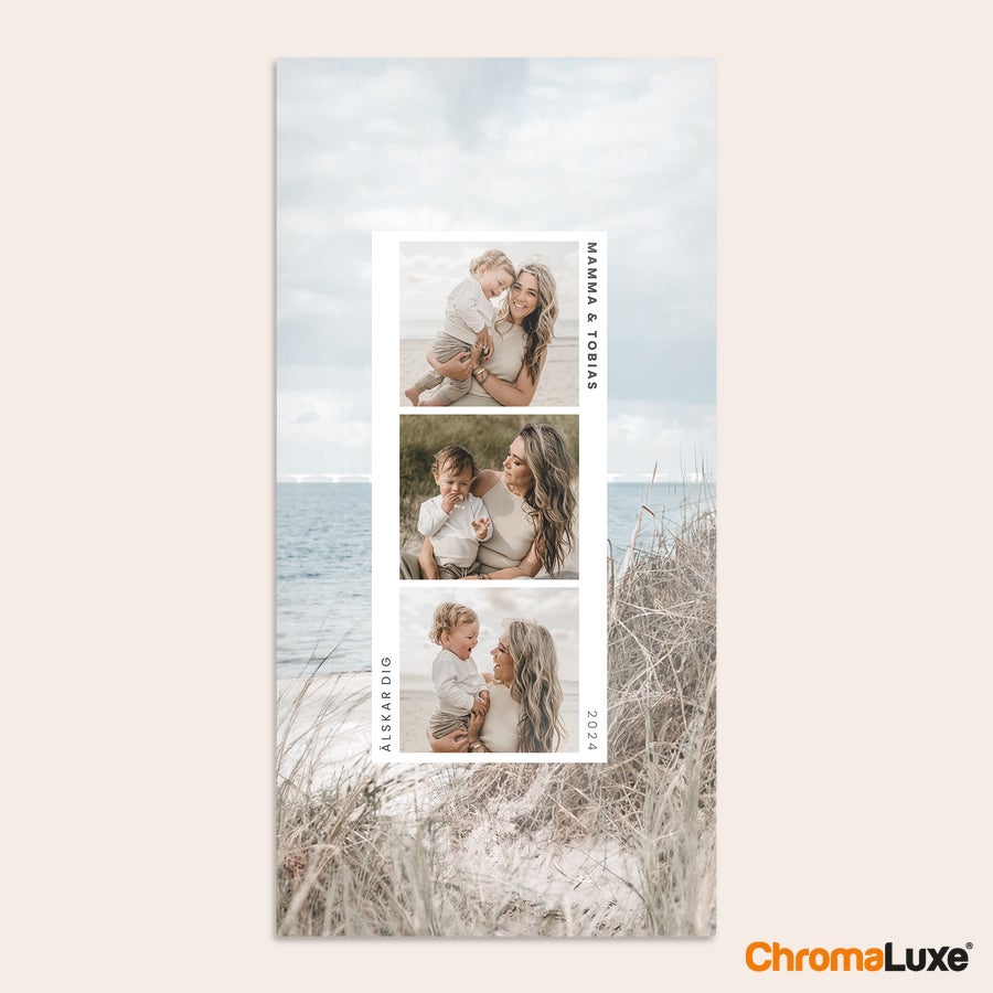 Aluminium fotopanel Aluminiumpanel med tre foton av mamma och Tobias på stranden och texten Mamma & Tobias, Älskar dig, 2024. Överraska med en tavla!