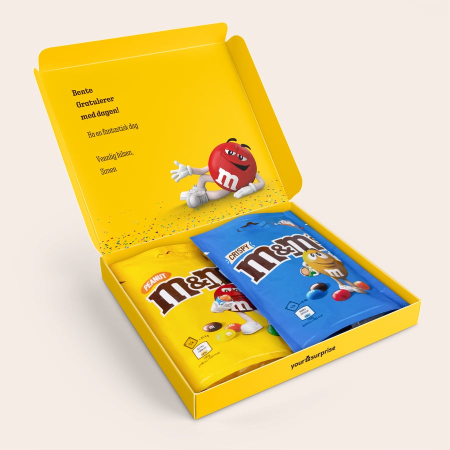 Personlig gaveeske med M&M's-sjokolade Gul M&M's gaveeske med personlig trykk og meldingen Gratulerer med dagen til Bente.