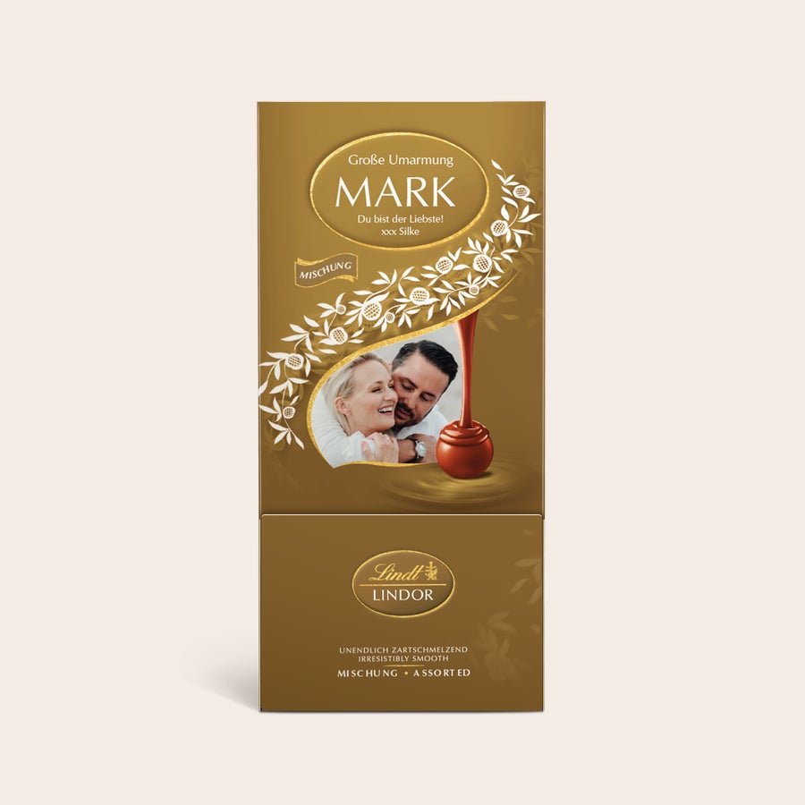 Lindt Dispenser Personalisierte Lindt Schokoladen-Geschenkbox mit Ihrem Foto und dem Namen MARK, bedruckt.