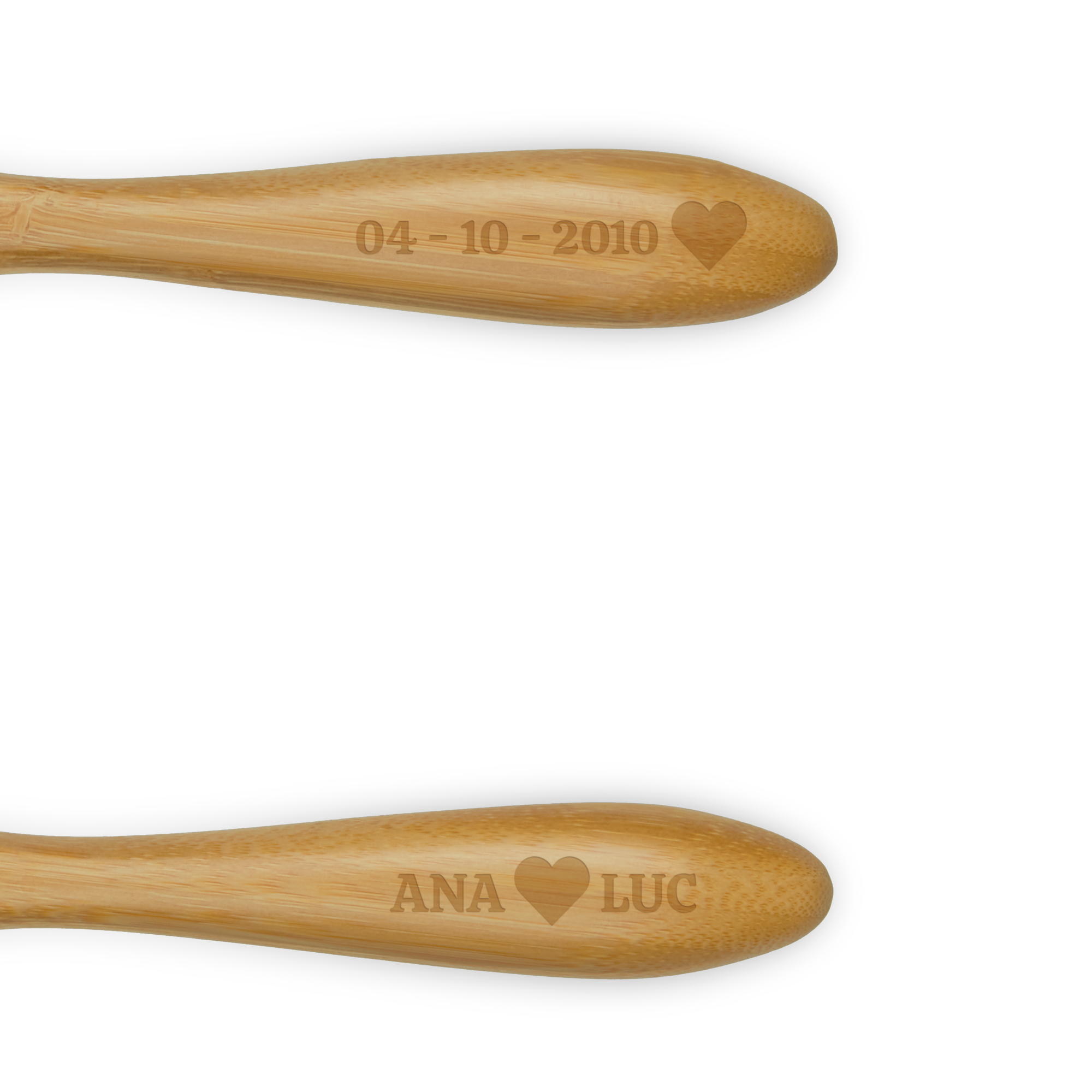 Couverts à salade en bambou personnalisés, gravés dune date 04-10-2010 et des noms Ana et Luc avec un cœur