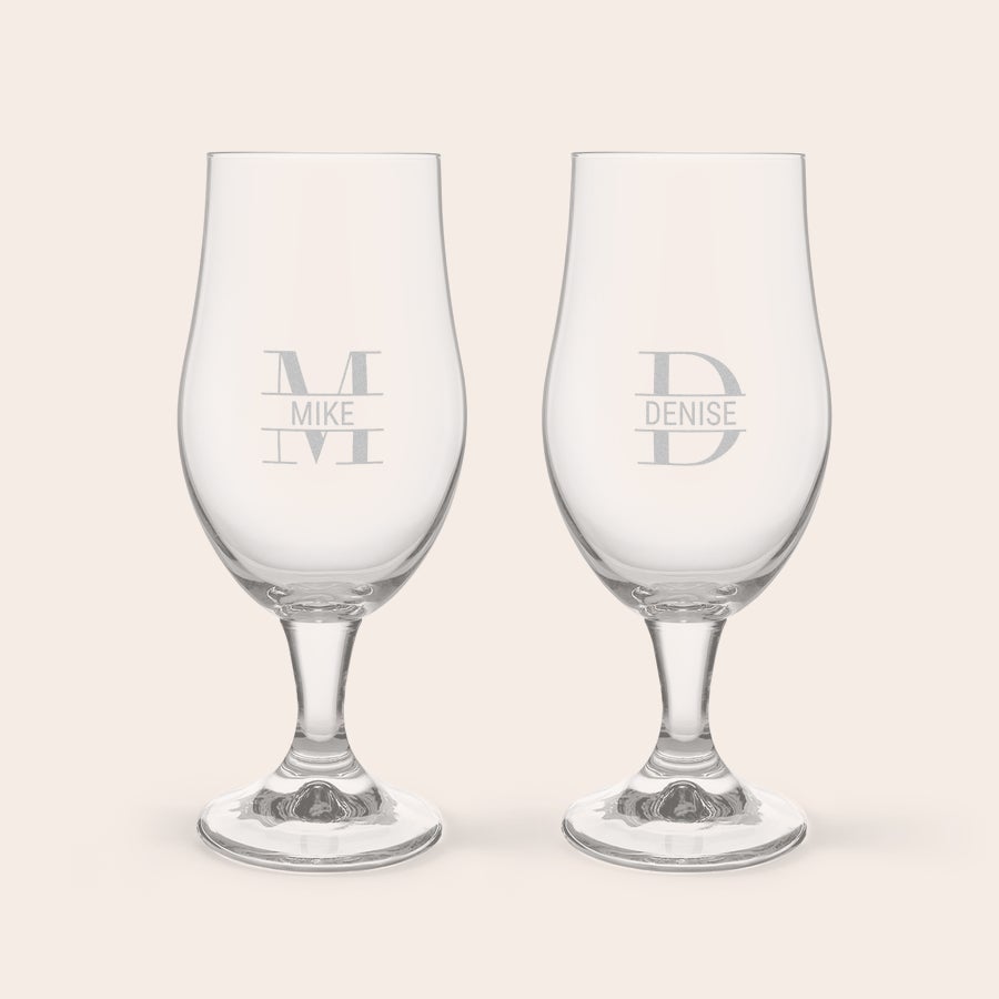Bier borrelpakket met gegraveerde glazen Bier borrelpakket met gegraveerde glazen