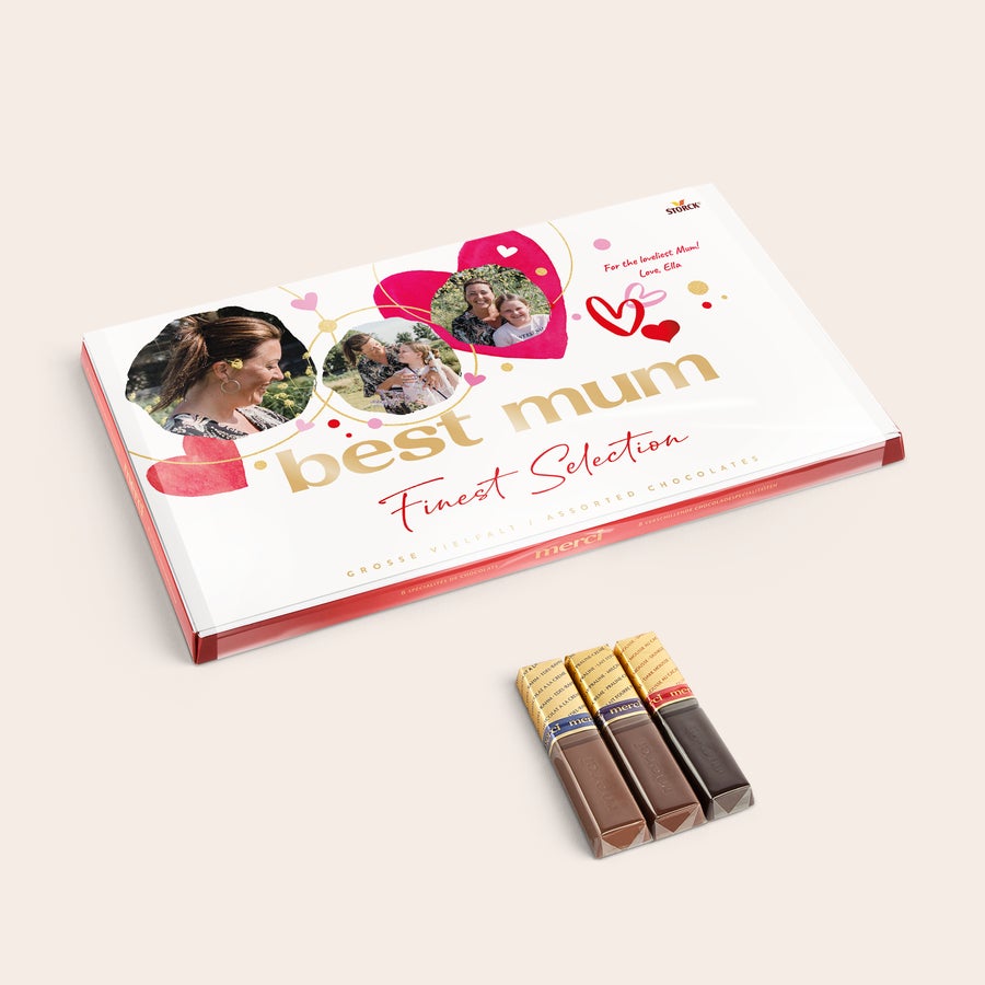 Personlig presentförpackning med Merci-choklad och gratulationskort Merci-choklad med personligt chokladkort - 400 gram, med eget foto och texten For the loveliest Mum! Love, Ella tryckt på förpackningen.