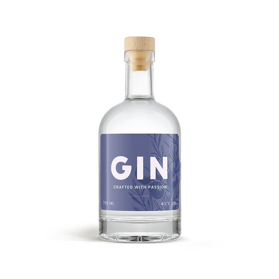 Gin-flaska med etikett designad med texten GIN och Crafted with Passion, perfekt att överraska med en utslagen flaska gin