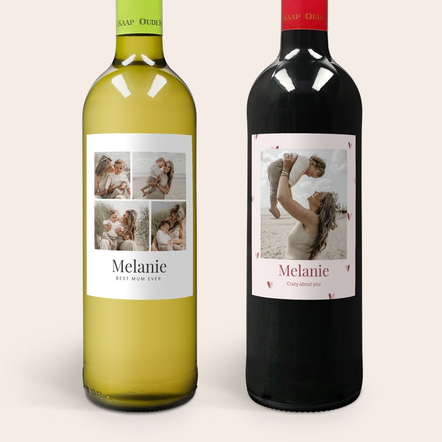 Set cadou vin personalizat - Oude Kaap Două sticle de vin Oude Kaap, alb și roșu, cu etichetă personală imprimată cu fotografii și numele Melanie, un cadou minunat.