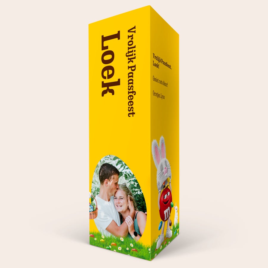 Gepersonaliseerd M&M's cadeaupakket Gepersonaliseerd M&M's cadeaupakket in geel met geprinte foto, tekst "Vrolijk Paasfeest, Loek!" en een M&M's Paashaas.