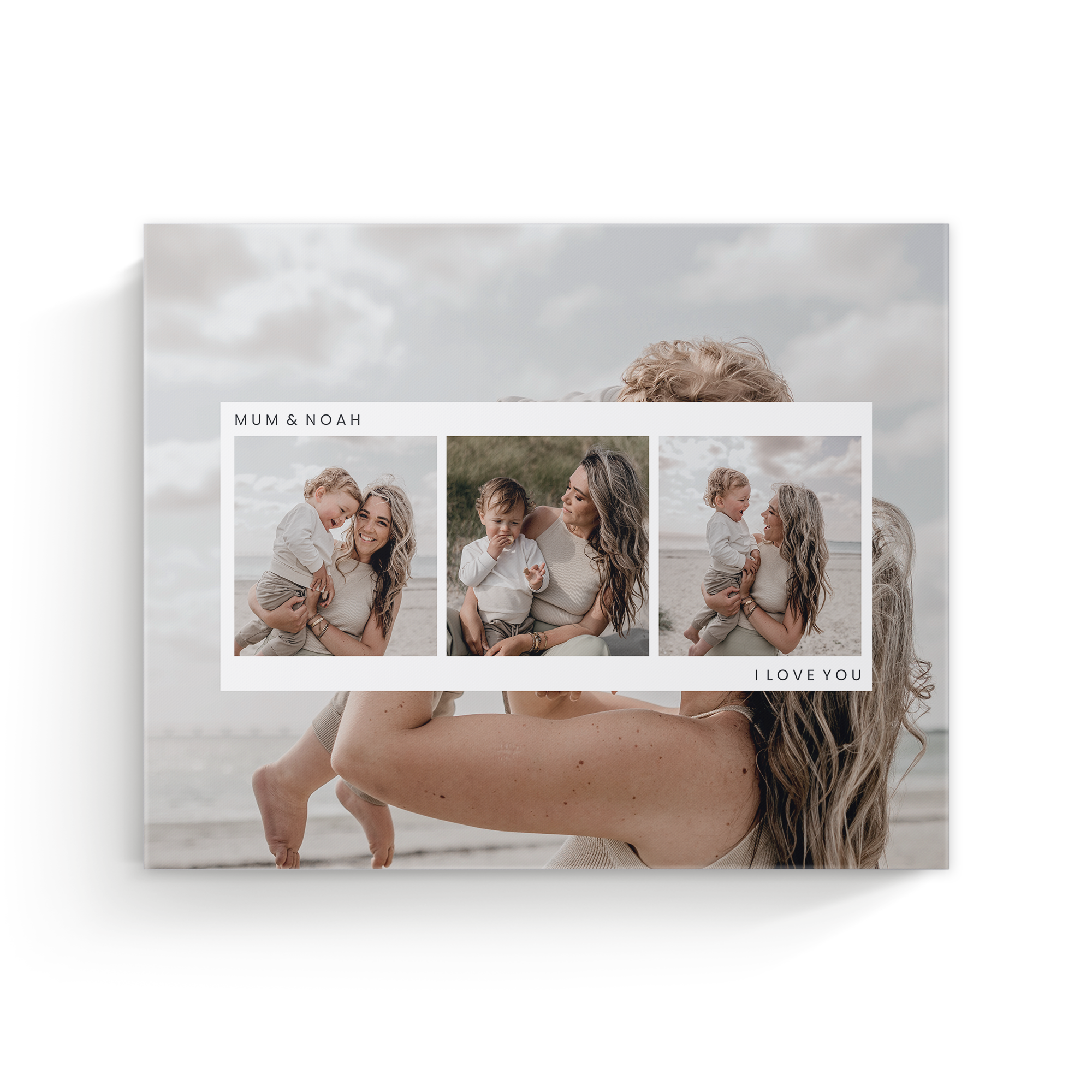 Un lienzo con fotografía impresa mostrando una madre y su hijo. Incluye 3 fotos personalizadas y el texto "MUM & NOAH", "I LOVE YOU".