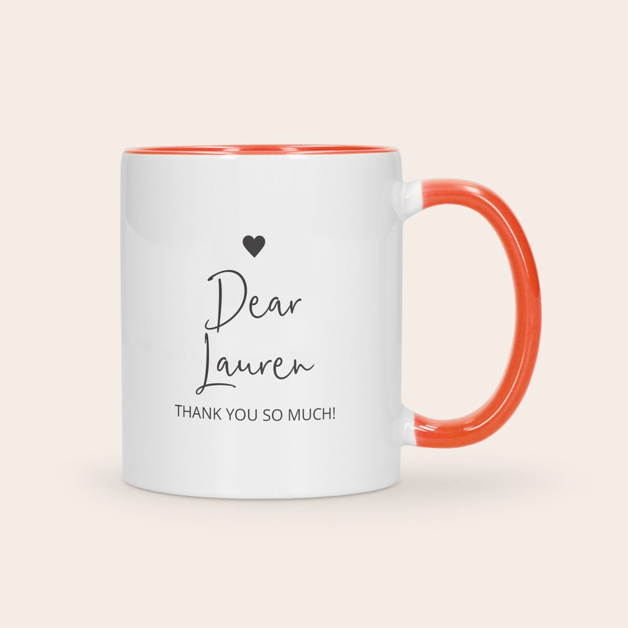 Tazza Colorata Personalizzata Regala una tazza colorata bianca con interno e manico arancioni, stampata con "Dear Lauren THANK YOU SO MUCH!"