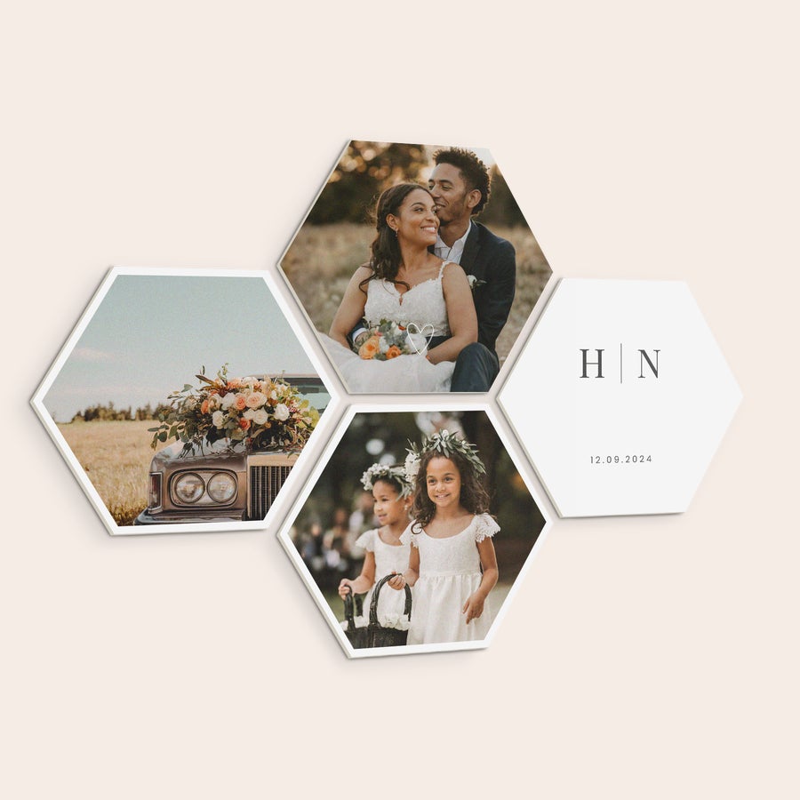 Fotokacheln Vier sechseckige Wandbilder aus Holz mit Hochglanzoberfläche, personalisiert mit Hochzeitsfotos und Initialen HN sowie dem Datum 12.09.2024.