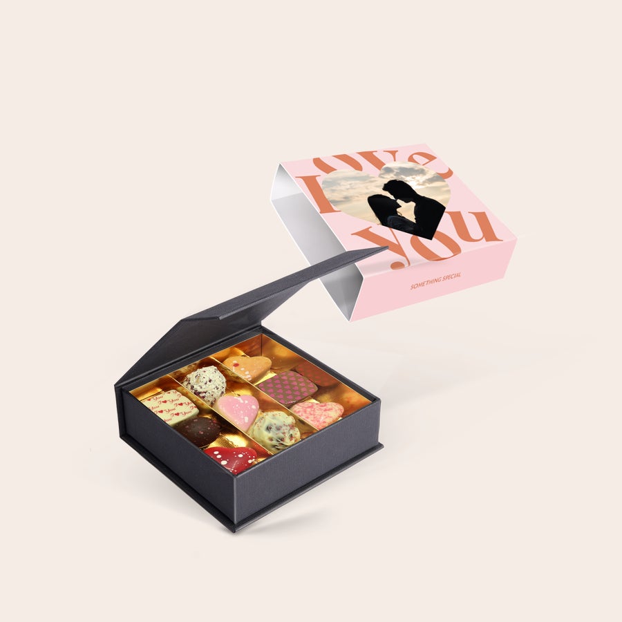 Personalizowane pudełko prezentowe na czekoladki deluxe - Miłość - 9 szt. Personalizowane pudełko prezentowe na czekoladki deluxe - Miłość - 9 szt.