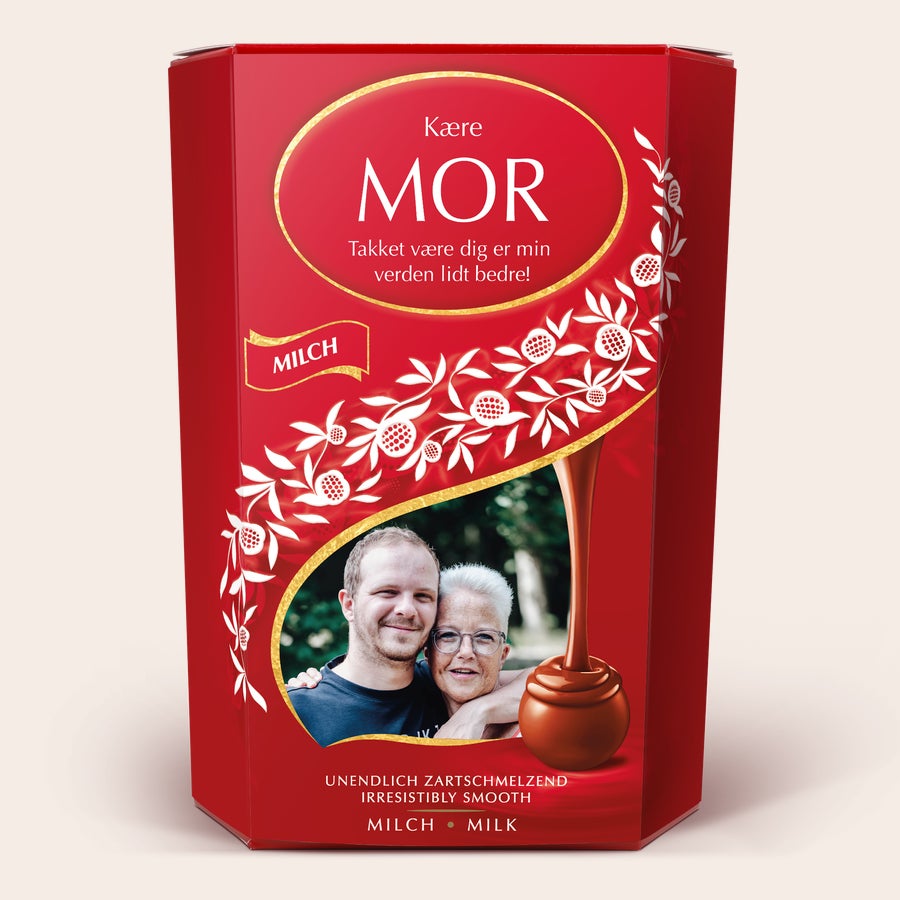 Gaveæske med Lindt-chokolade Lindt Chokolade gaveæske med trykt foto af en mand og kvinde, tekst Kære Mor og en personlig hilsen.