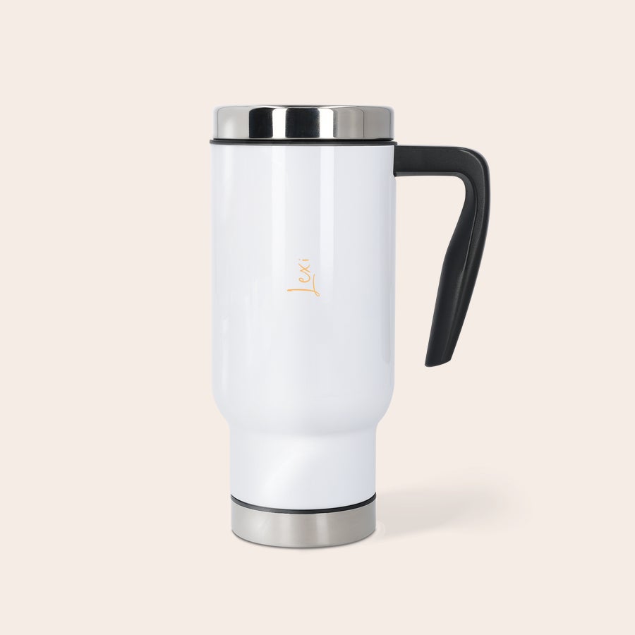Tazza Termica Personalizzata Tazza thermos bianca con manico nero e coperchio in metallo, stampata con il nome personalizzato "Lexi" in corsivo