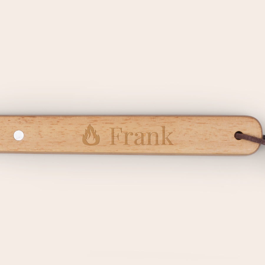 BBQ set met naam Houten barbecuevork met naam Frank en een vlammetje, gegraveerd in het hout