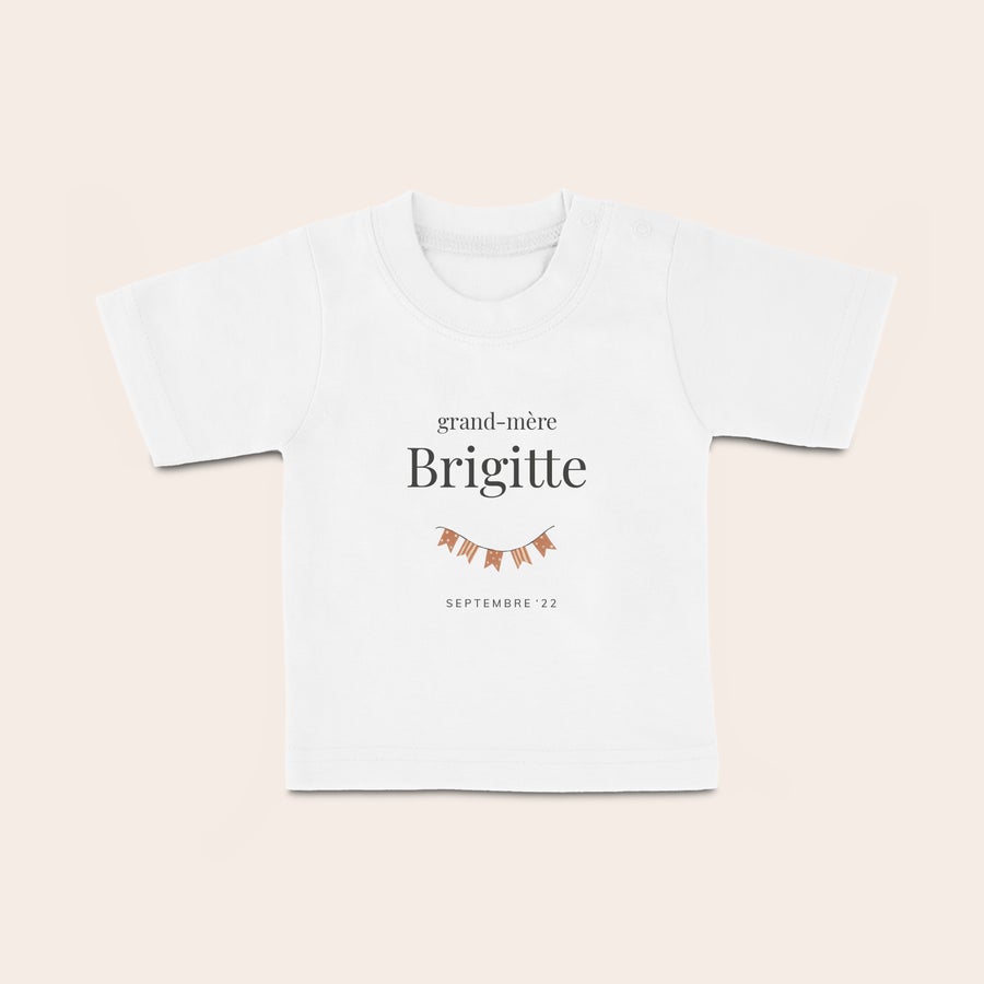 T shirt bébé personnalisé T-shirt joyeux pour bébé blanc imprimé personnalisé avec le texte Grand-mère Brigitte et septembre 22