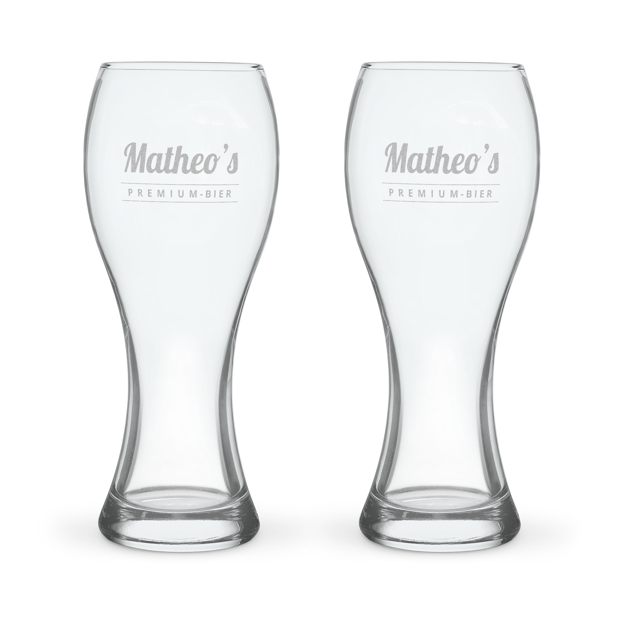 Zwei personalisierte Weizenbiergläser mit eingraviertem Namen Mathes und dem Text Premium Bier für dein Lieblingsbier.