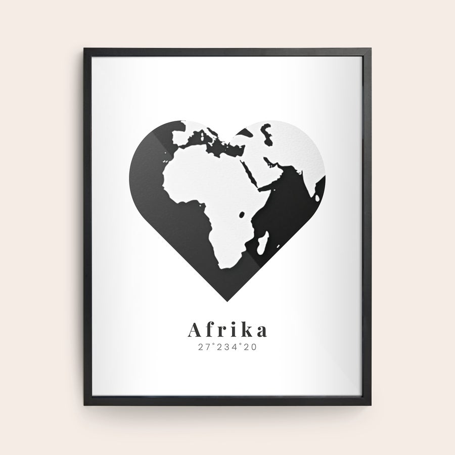 Fotografie înrămate Poster personalizat cu harta Africii în formă de inimă și text imprimat, înramat cu lemn.