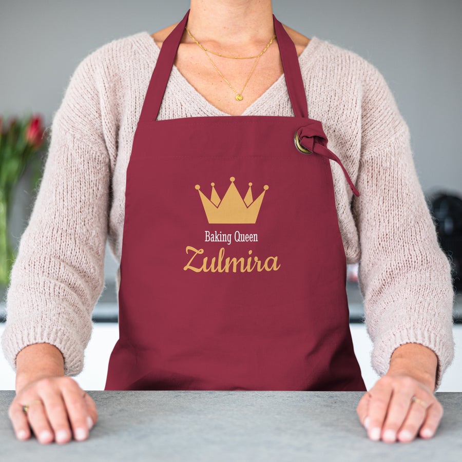 Avental Avental de cozinha personalizado vermelho com coroa dourada, "Baking Queen" e nome Zulmira estampado, surpreenda o seu chef de cozinha.