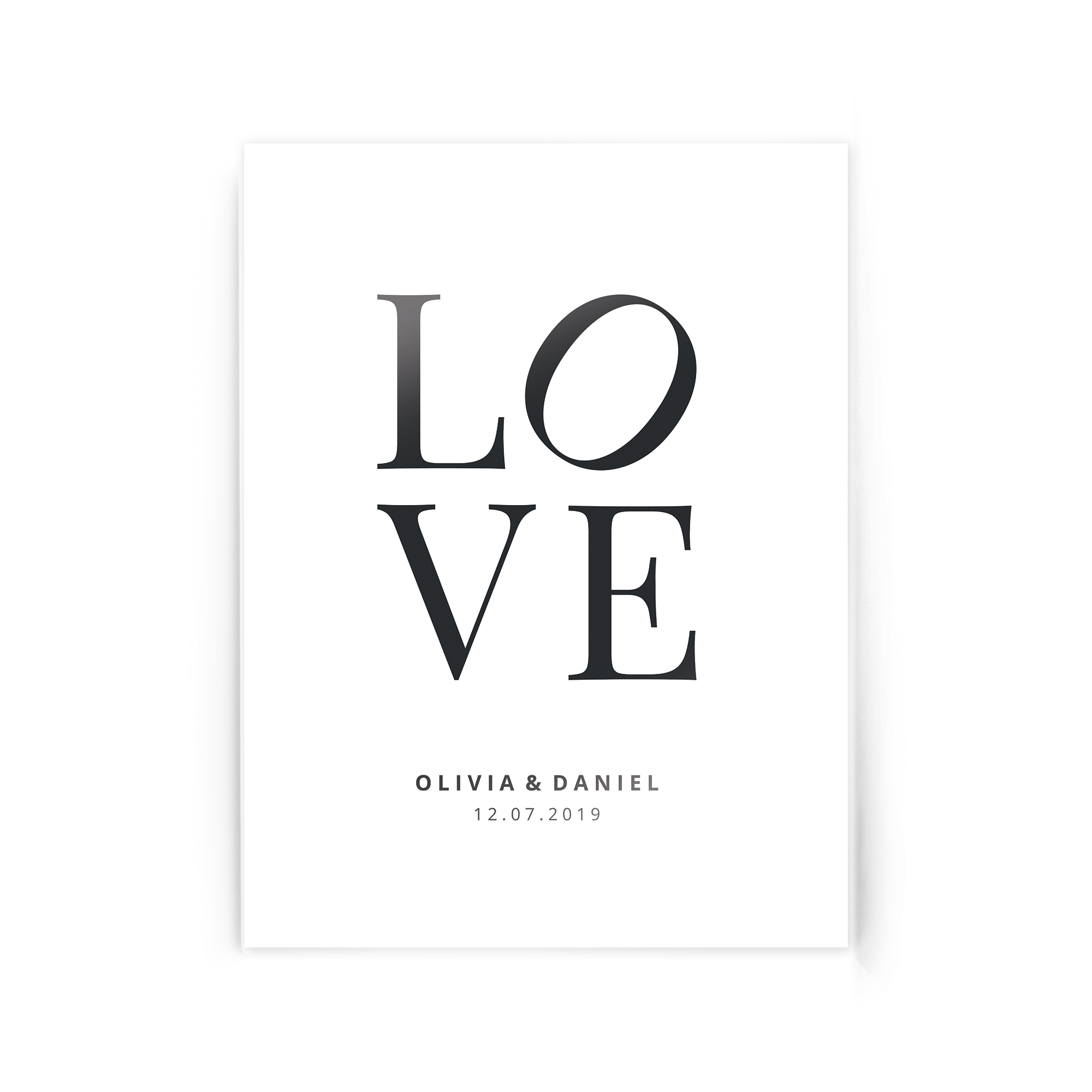 Akril fotó "LOVE" felirattal, alatta Olivia & Daniel nevekkel és 12.07.2019 dátummal, egyedi módon.