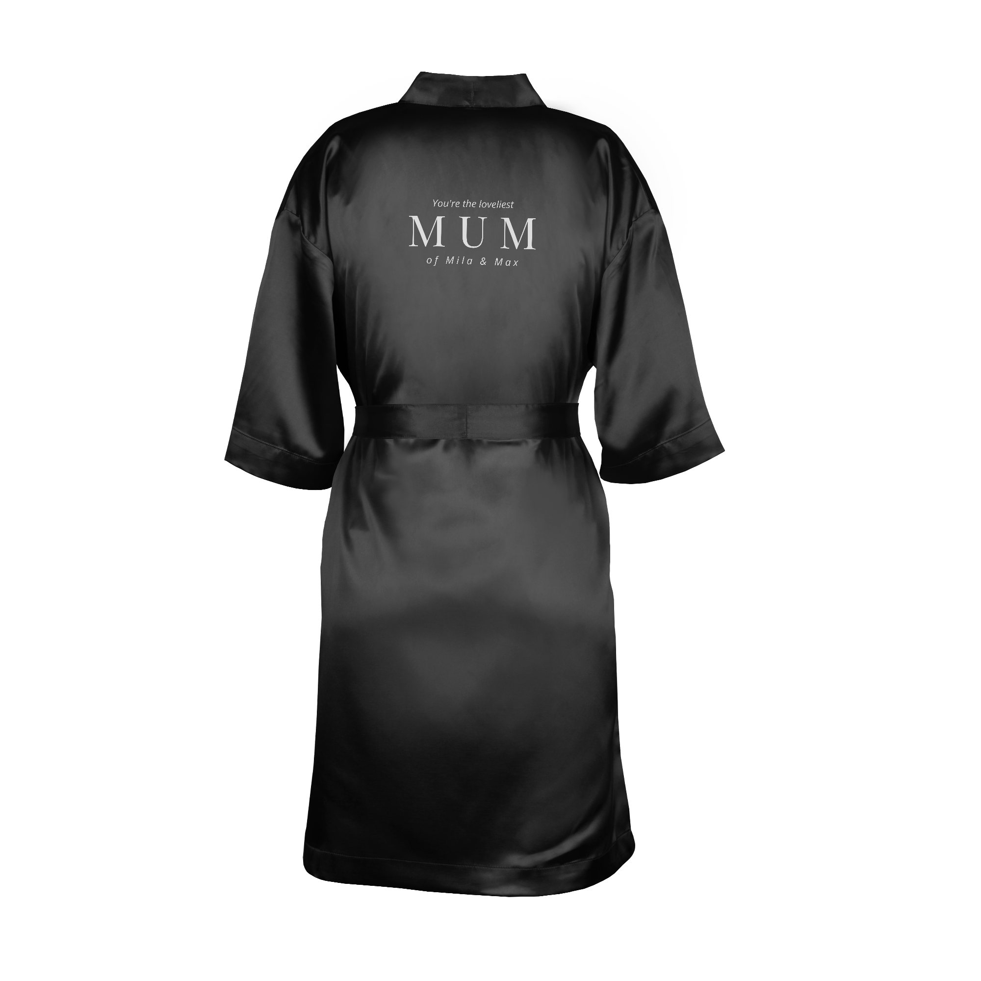 Kimono negru din satin, personalizat cu mesajul "You're the loveliest MUM of Mila & Max" imprimat pe spate
