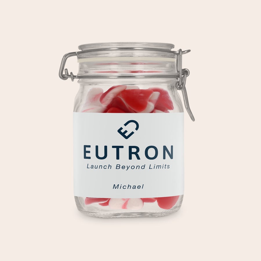 Tarro de caramelos personalizado Tarro de dulces personalizado con corazones rojos y blancos, impreso con el logo EUTRON y el nombre Michael.