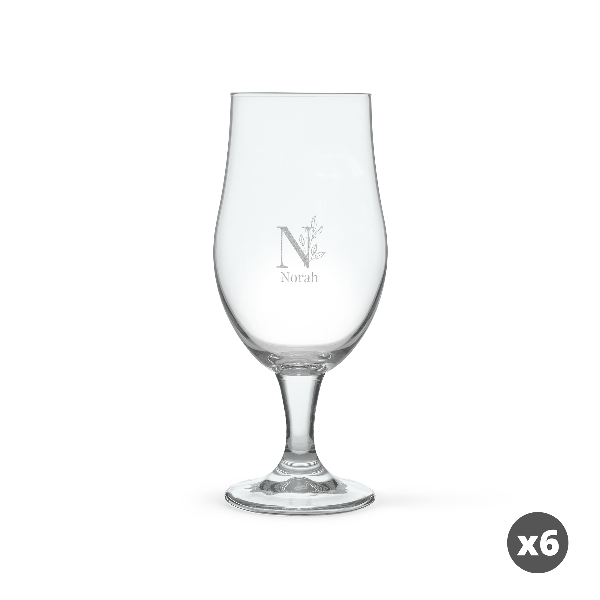Ølglass gravert med en initial N, et bladmotiv, og navnet Norah, perfekt for å drikke din favoritt øl.