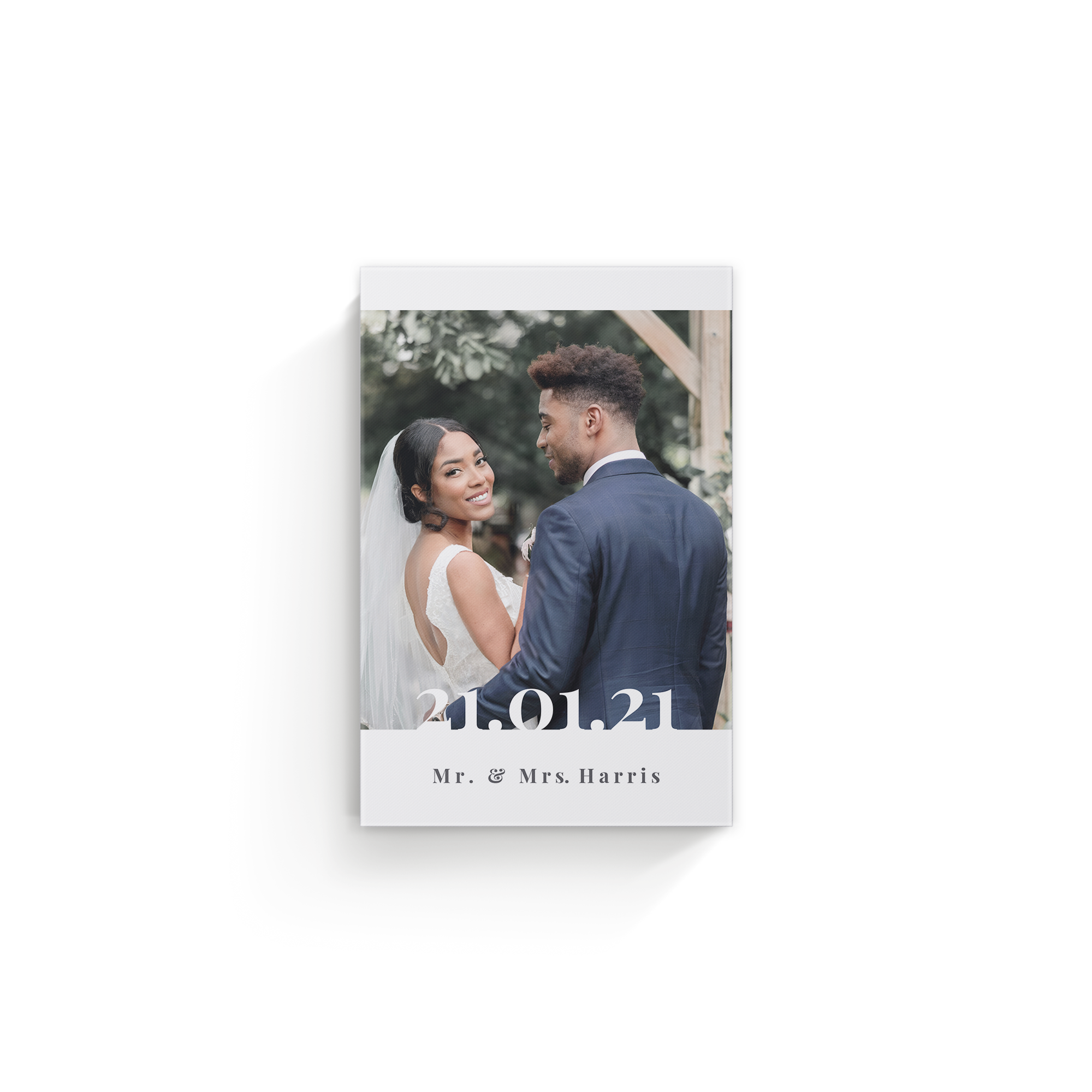 Foto personalizada impressa em tela de linho com um casal de noivos e data 21.01.21