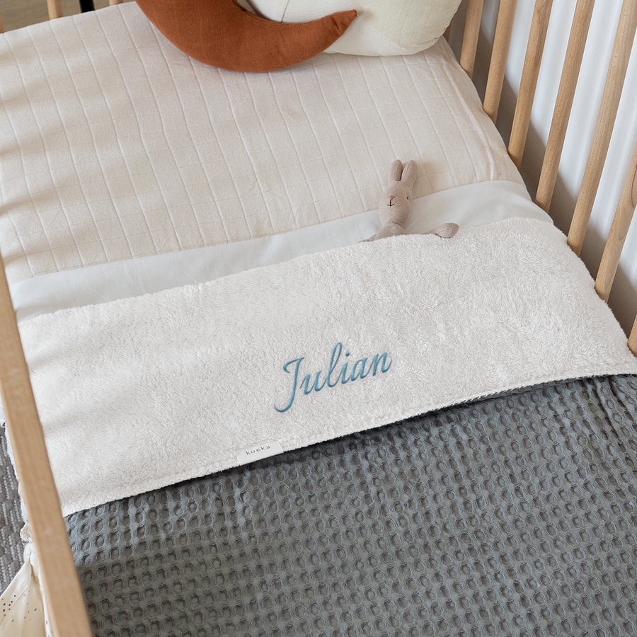 Bedstead blanket waffle fabric with name embroidery -  Steel grey