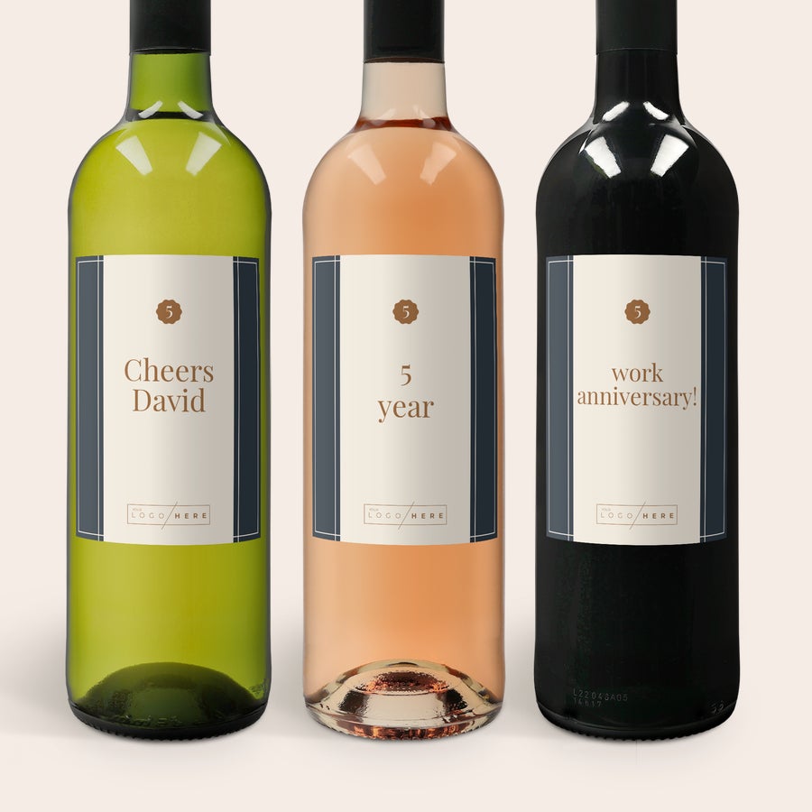 Belvy Set de regalo de vinos Belvy con etiqueta personalizada, incluyendo vino blanco, rosado y tinto, con mensajes impresos "Cheers David", "5 year" y "work anniversary!".