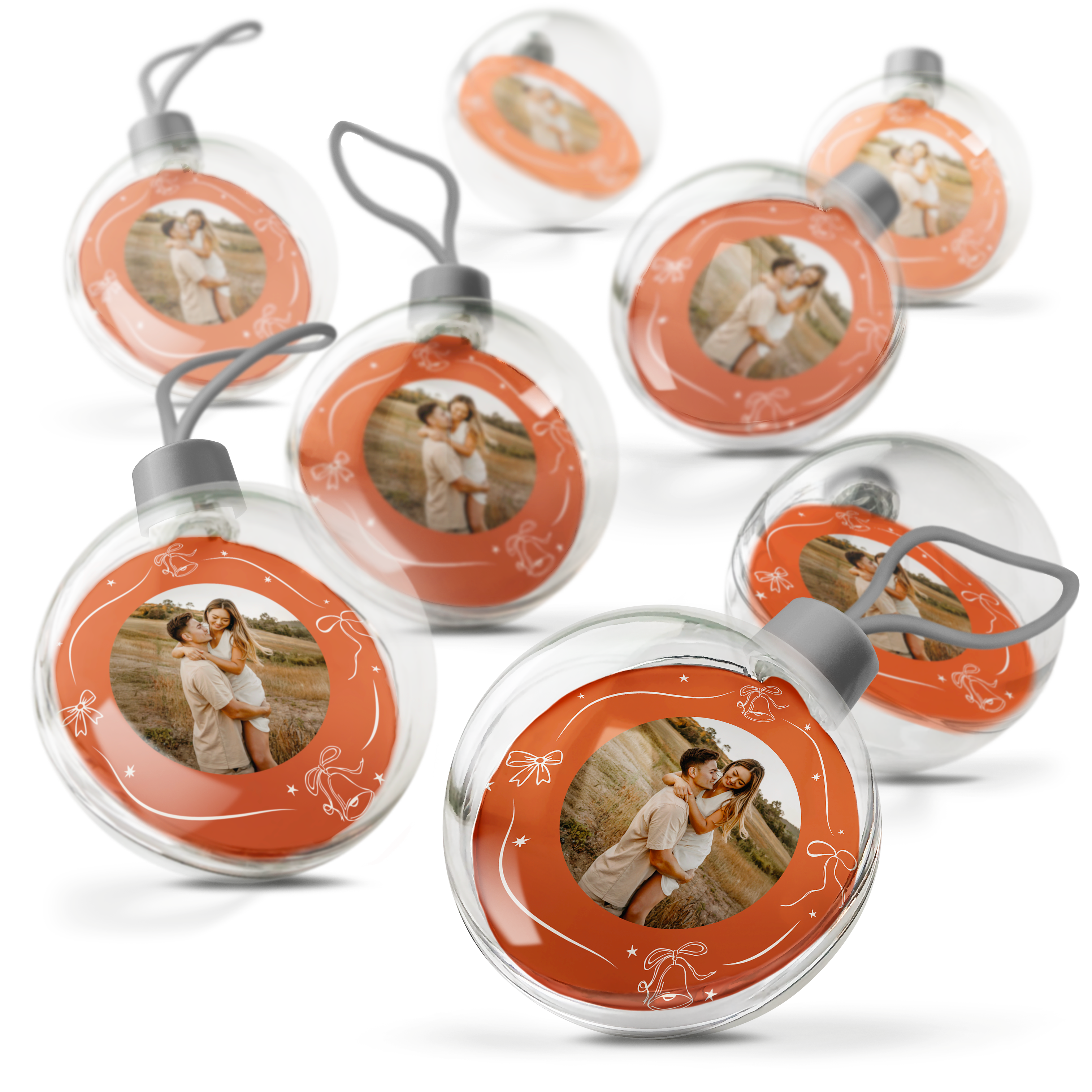 Transparante kerstbal geprint met foto van een stel en kerstmotieven, geef de kerstboom een pronkstuk.