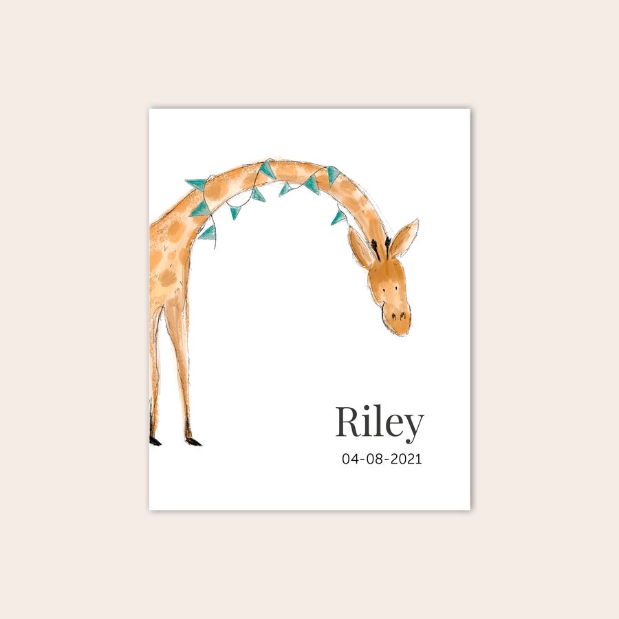 Prilagojeni otroški plakat Osebni plakat za rojstvo otroka z ilustracijo žirafe in natisnjenim imenom Riley ter datumom rojstva 04-08-2021