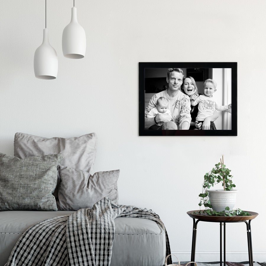 Tilpasset glass fotoramme med et familietre i svart-hvitt bilde.