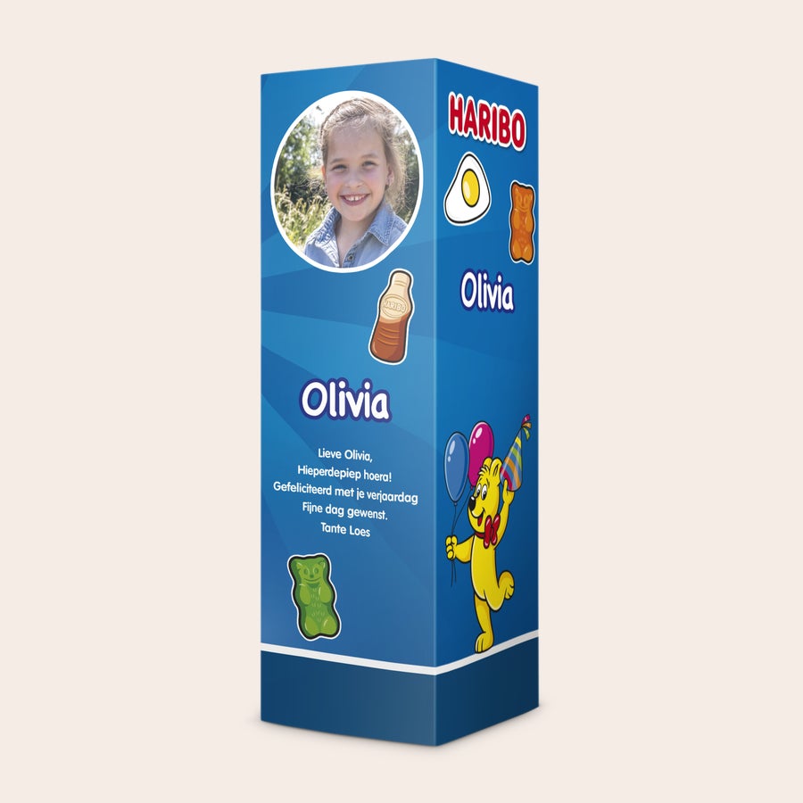 Haribo Cadeaupakket Haribo cadeaupakket bedrukt met foto van Olivia en persoonlijke verjaardagstekst, inclusief Haribo beertjes en logo's.