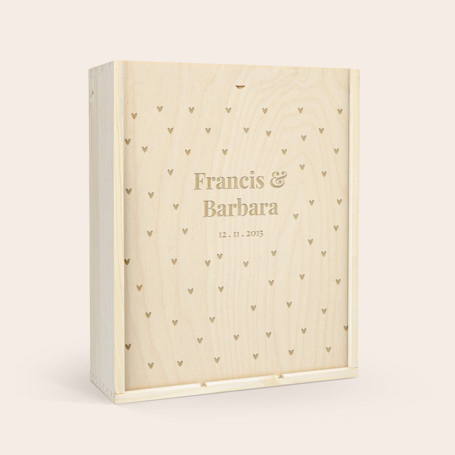 Coffret vin Salentein Chardonnay personnalisé Coffret de vin blanc avec couvercle en bois gravé des prénoms Francis & Barbara et de la date 12.11.2015