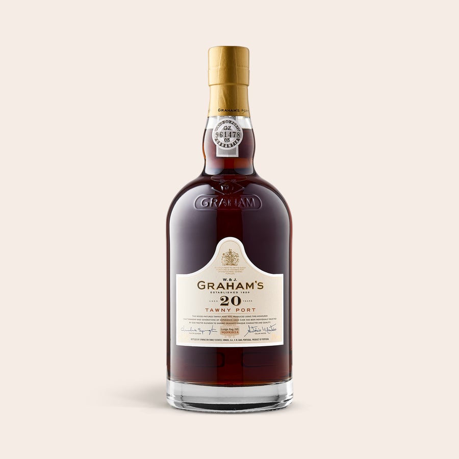 Personlig port Graham's 20 Years En flaska Graham's Tawny 20 Years port. Överraska dina nära och kära med en flaska Graham's Tawny 20 Years port i ett graverat träfodral, där flaskan är utan fodral.