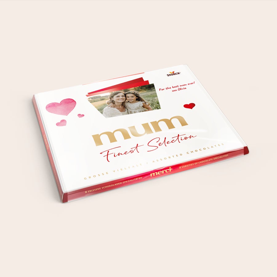Čokoláda merci Finest Selection s přáním Čokoláda Merci s personalizovanou kartou - 250 gramů s fotografií maminky a dcery a textem "For the best mum ever! xxx Olivia" vytištěným na obalu.