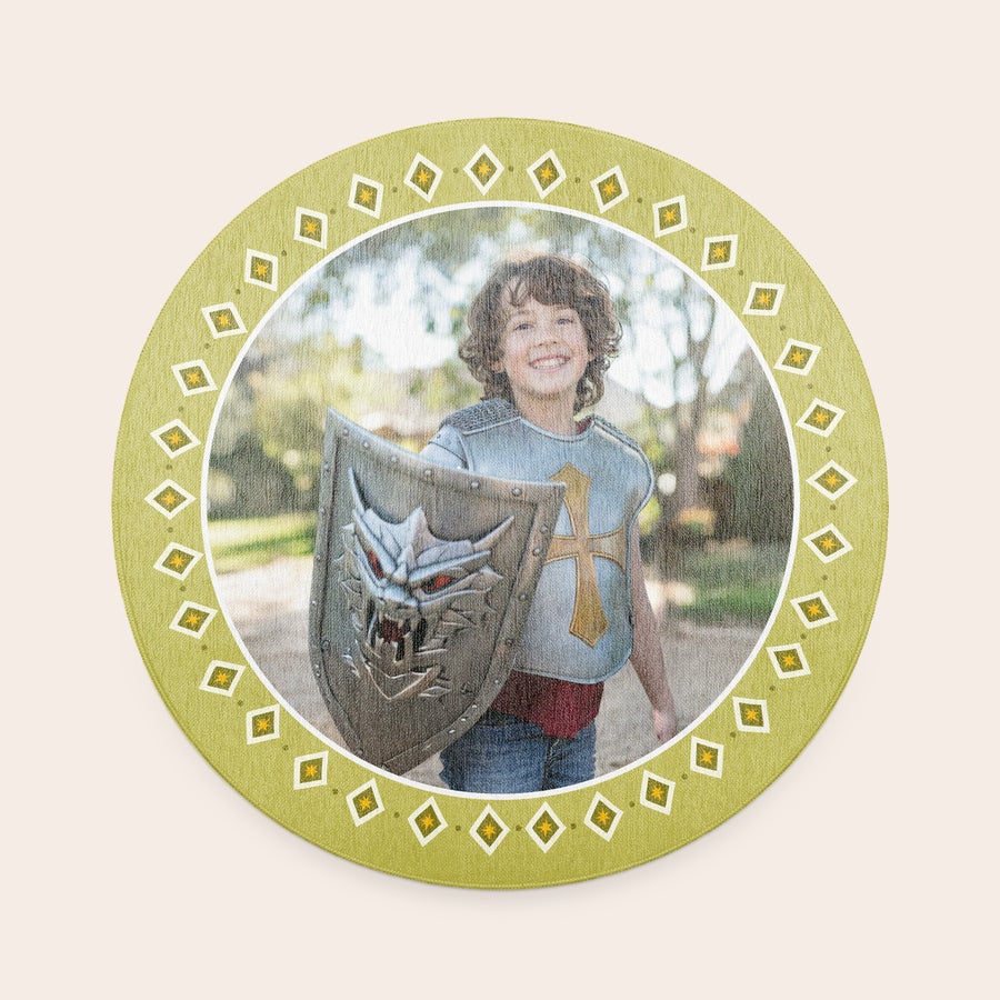 Tapete de jogo personalizado - ø 152 cm Tapete de brincar redondo personalizado com foto impressa de menino vestido de cavaleiro para transformar a hora da brincadeira