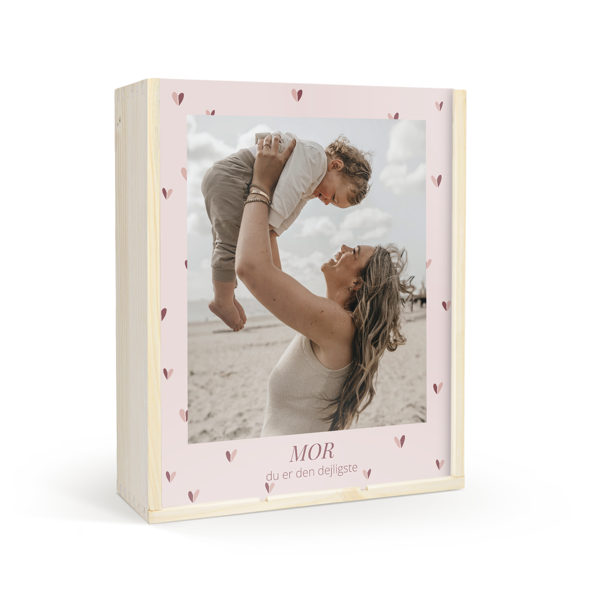 Vin trækasse med printet billede af mor og barn og teksten "MOR du er den dejligste", omgivet af hjerter.